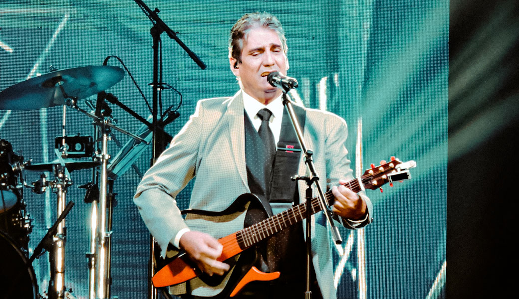 guillermo DÁVILA EN PERU